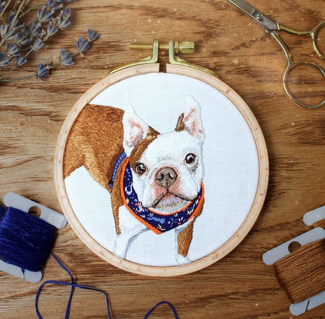 bordado livre de pintura de agulha de cachorro buldogue
