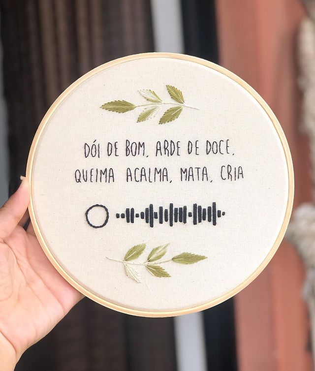 bordado livre com música do spotify