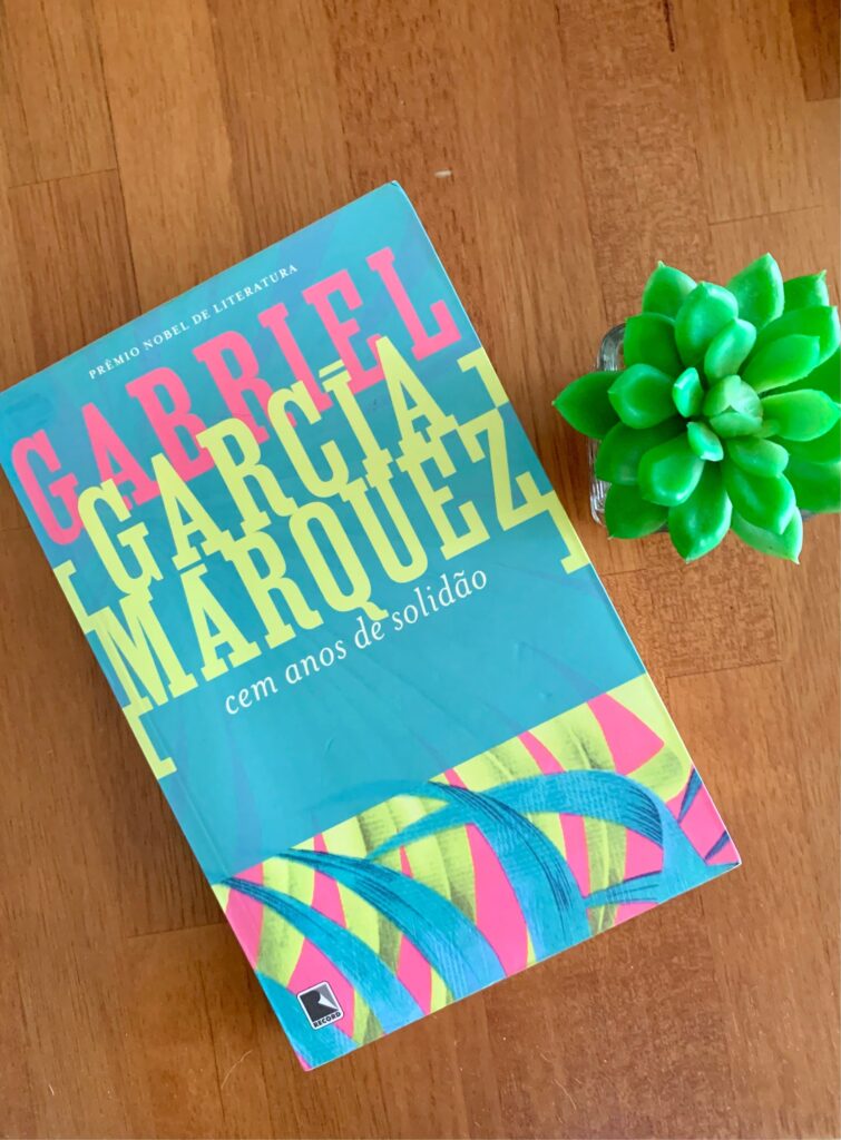 um dos melhores livros de romance, cem anos de solidão, de gabriel garcia marques