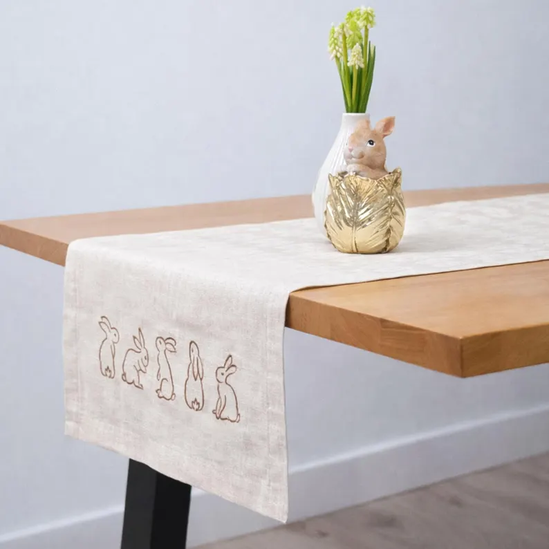 trilho de mesa com bordado de páscoa